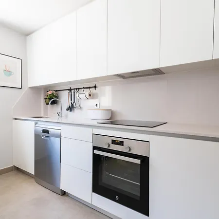 White Medano Apartment. New With Fast Wifi 度假居