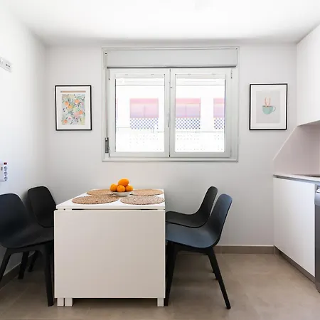 White Medano Apartment. New With Fast Wifi * El Médano