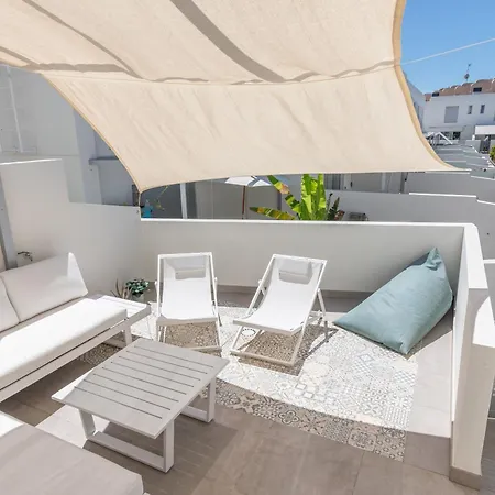 White Medano Apartment. New With Fast Wifi Tatil Evi