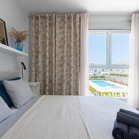 White Medano Apartment. New With Fast Wifi Сasa de vacaciones *