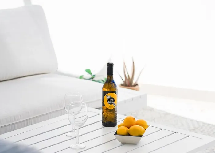 White Medano Apartment. New With Fast Wifi Сasa de vacaciones *