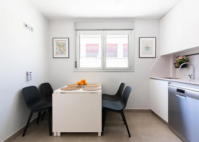 White Medano Apartment. New With Fast Wifi * El Médano