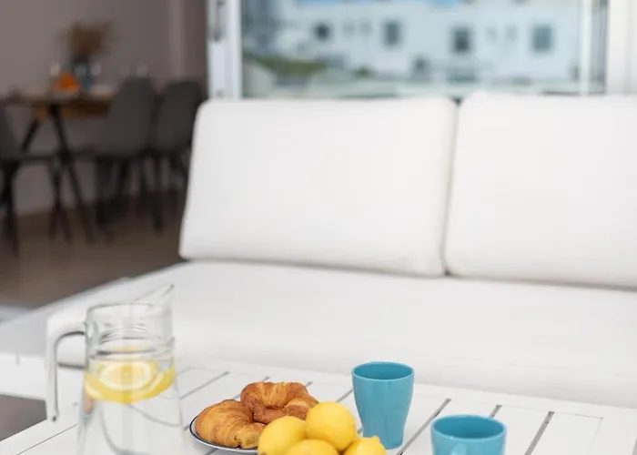 White Medano Apartment. New With Fast Wifi *