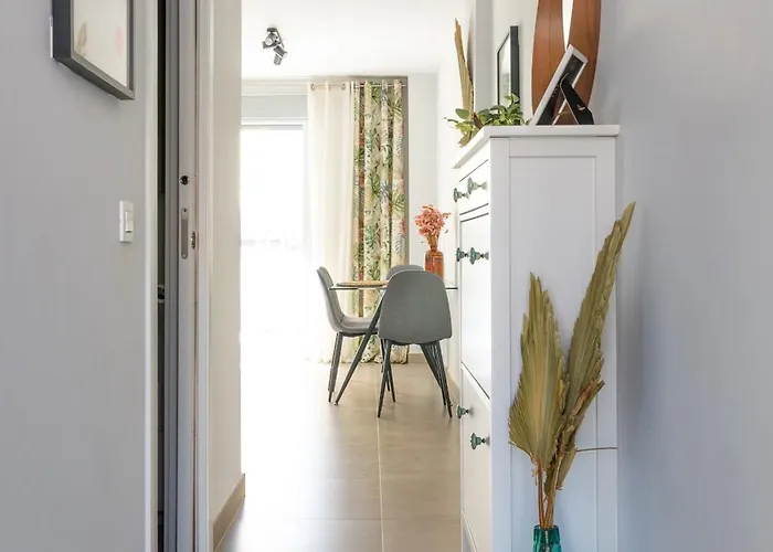 White Medano Apartment. New With Fast Wifi *