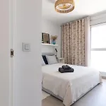White Medano Apartment. New With Fast Wifi エル・メダノ