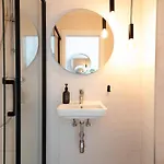 White Medano Apartment. New With Fast Wifi * エル・メダノ