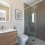 White Medano Apartment. New With Fast Wifi エル・メダノ