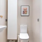 White Medano Apartment. New With Fast Wifi 別荘