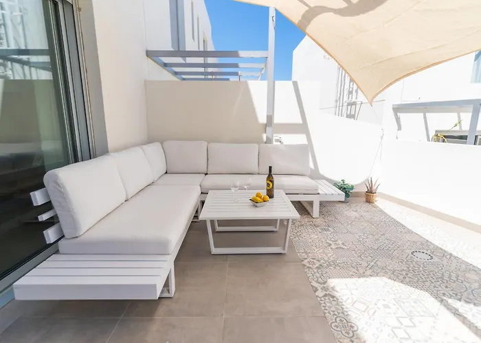 White Medano Apartment. New With Fast Wifi *