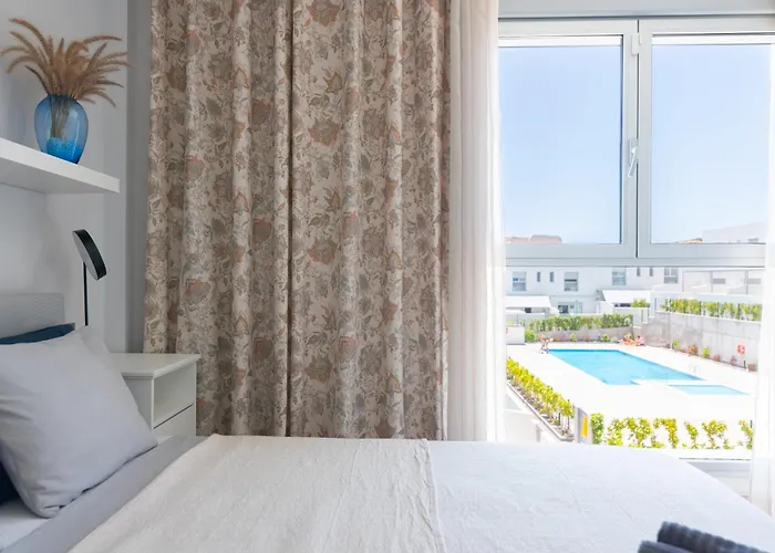 White Medano Apartment. New With Fast Wifi *