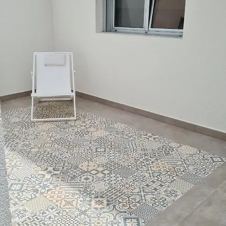 White Medano Apartment. New With Fast Wifi אל מדאנו