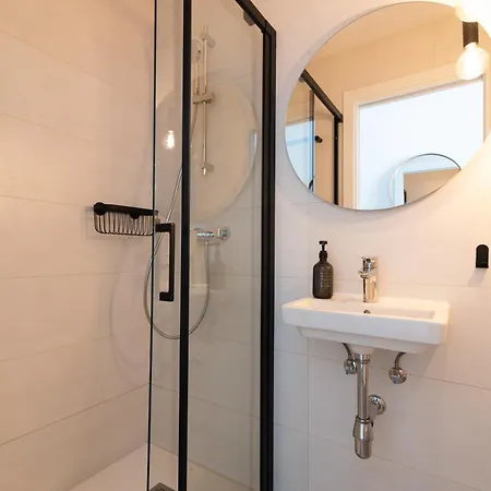בית נופש White Medano Apartment. New With Fast Wifi *