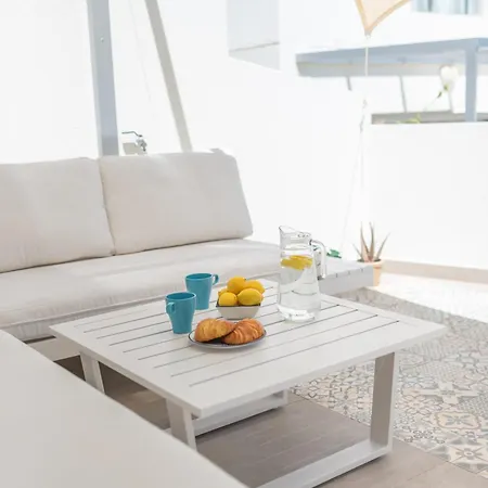 בית נופש White Medano Apartment. New With Fast Wifi אל מדאנו