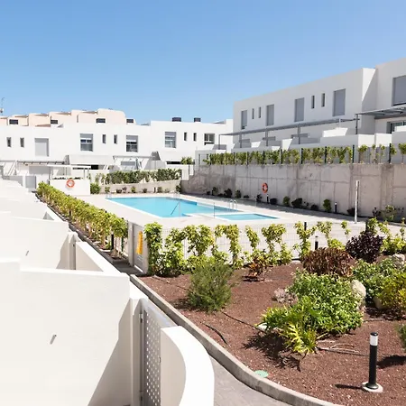 White Medano Apartment. New With Fast Wifi * אל מדאנו