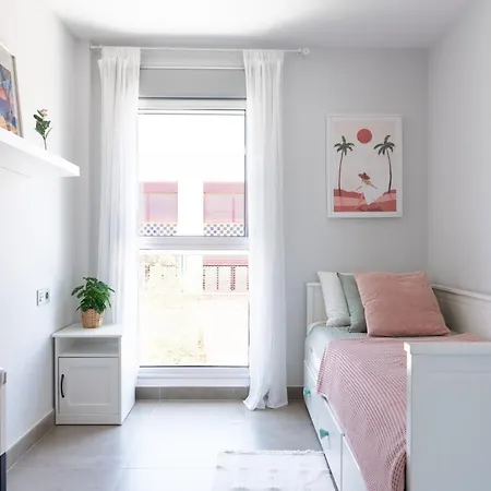 בית נופש White Medano Apartment. New With Fast Wifi אל מדאנו