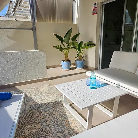 בית נופש White Medano Apartment. New With Fast Wifi *
